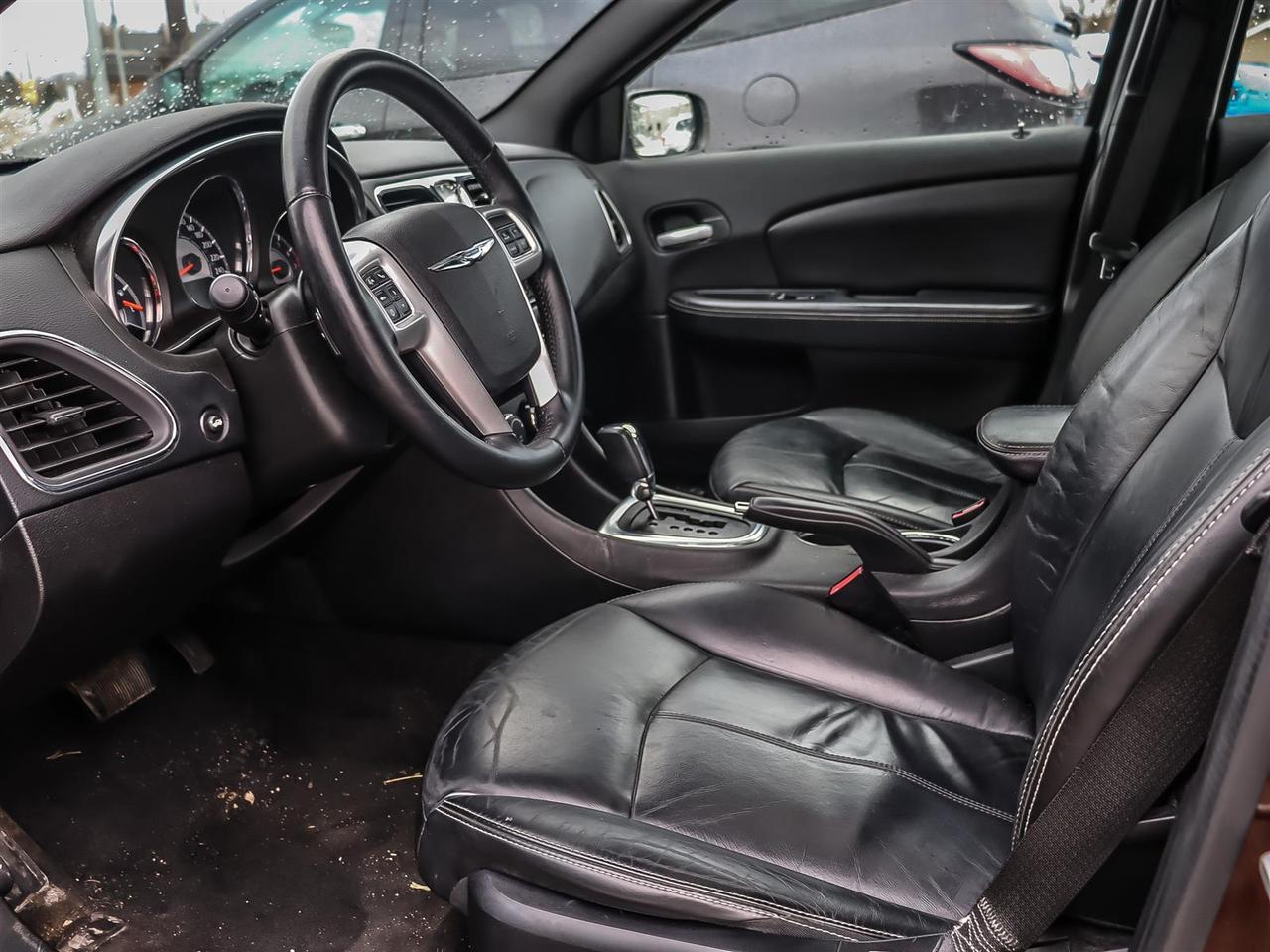 2013 Chrysler 200  Photo5