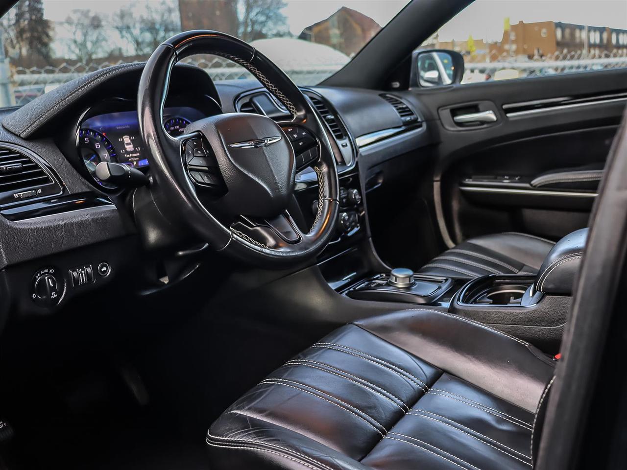 2022 Chrysler 300S  Photo5