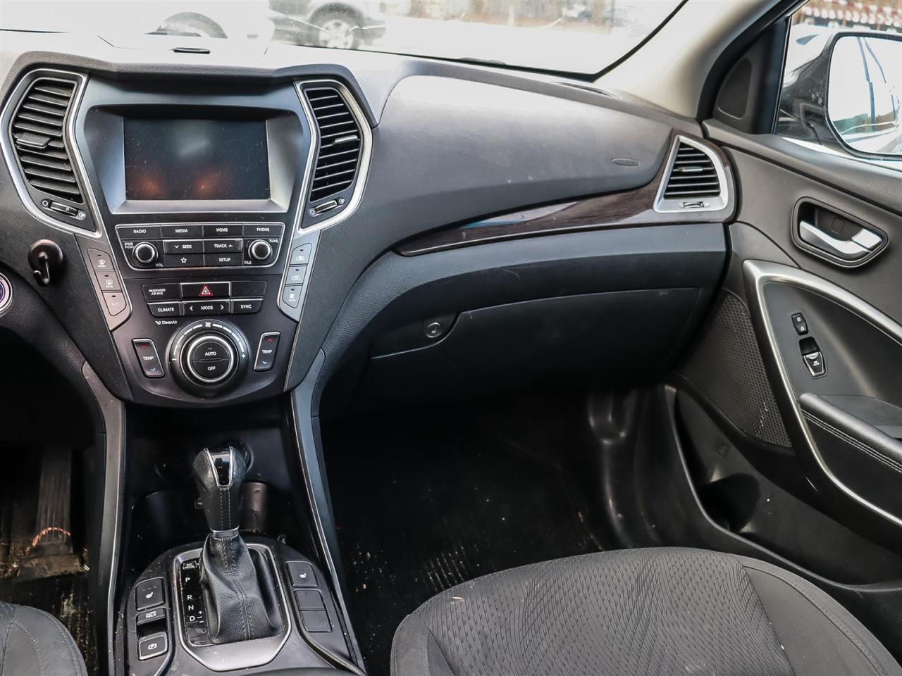 2019 Hyundai Santa Fe XL  Photo3