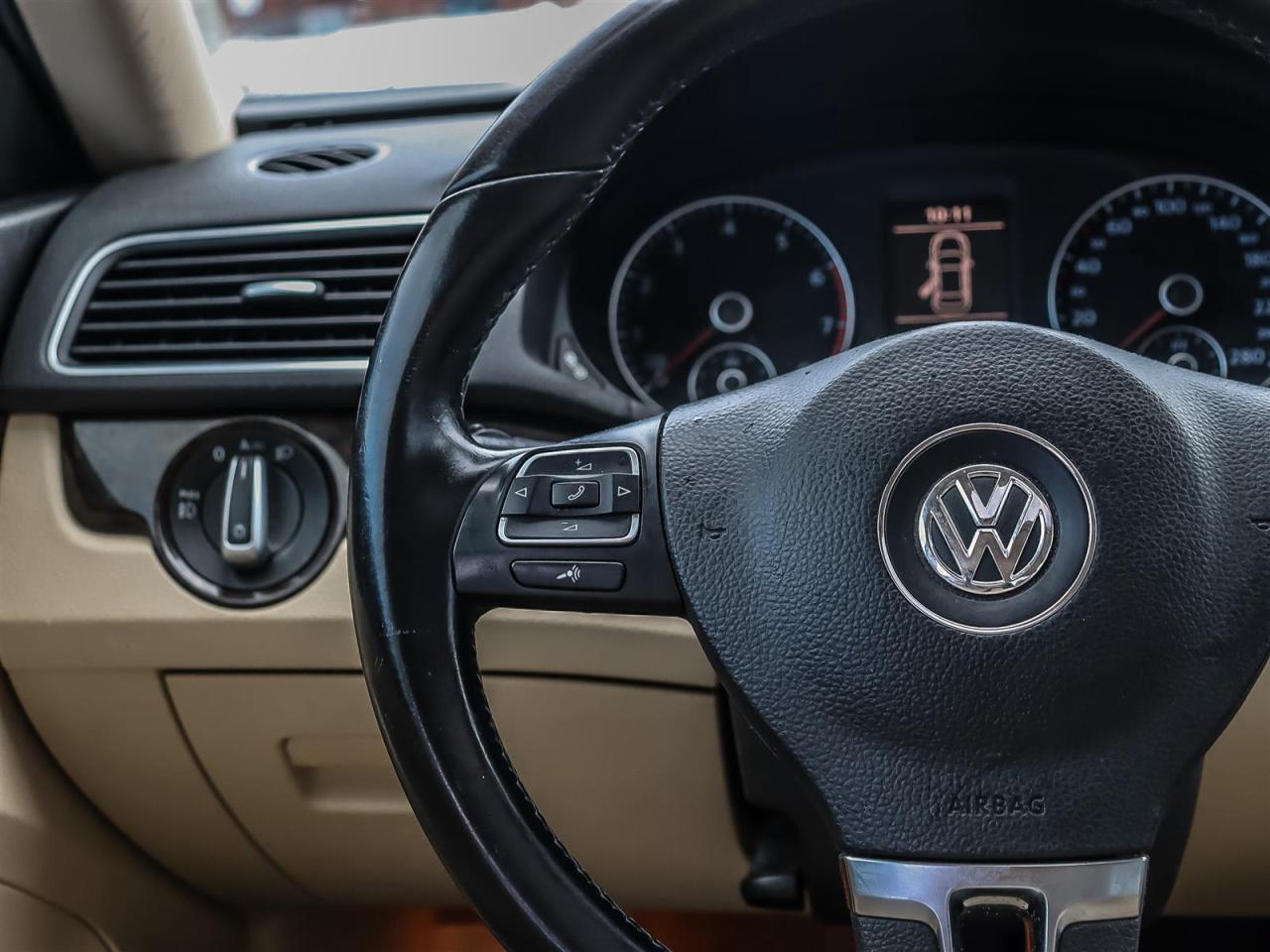 2015 Volkswagen Passat  Photo
