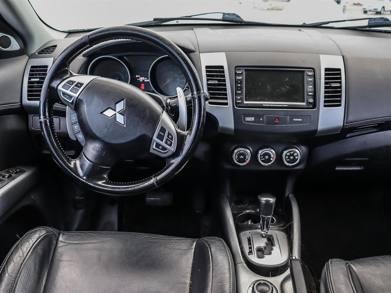 2011 Mitsubishi Outlander  Photo2