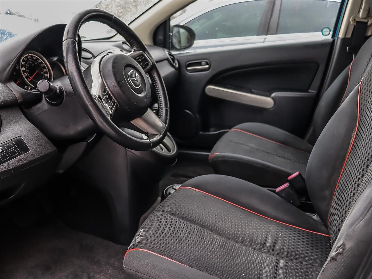2011 Mazda MAZDA2  Photo5