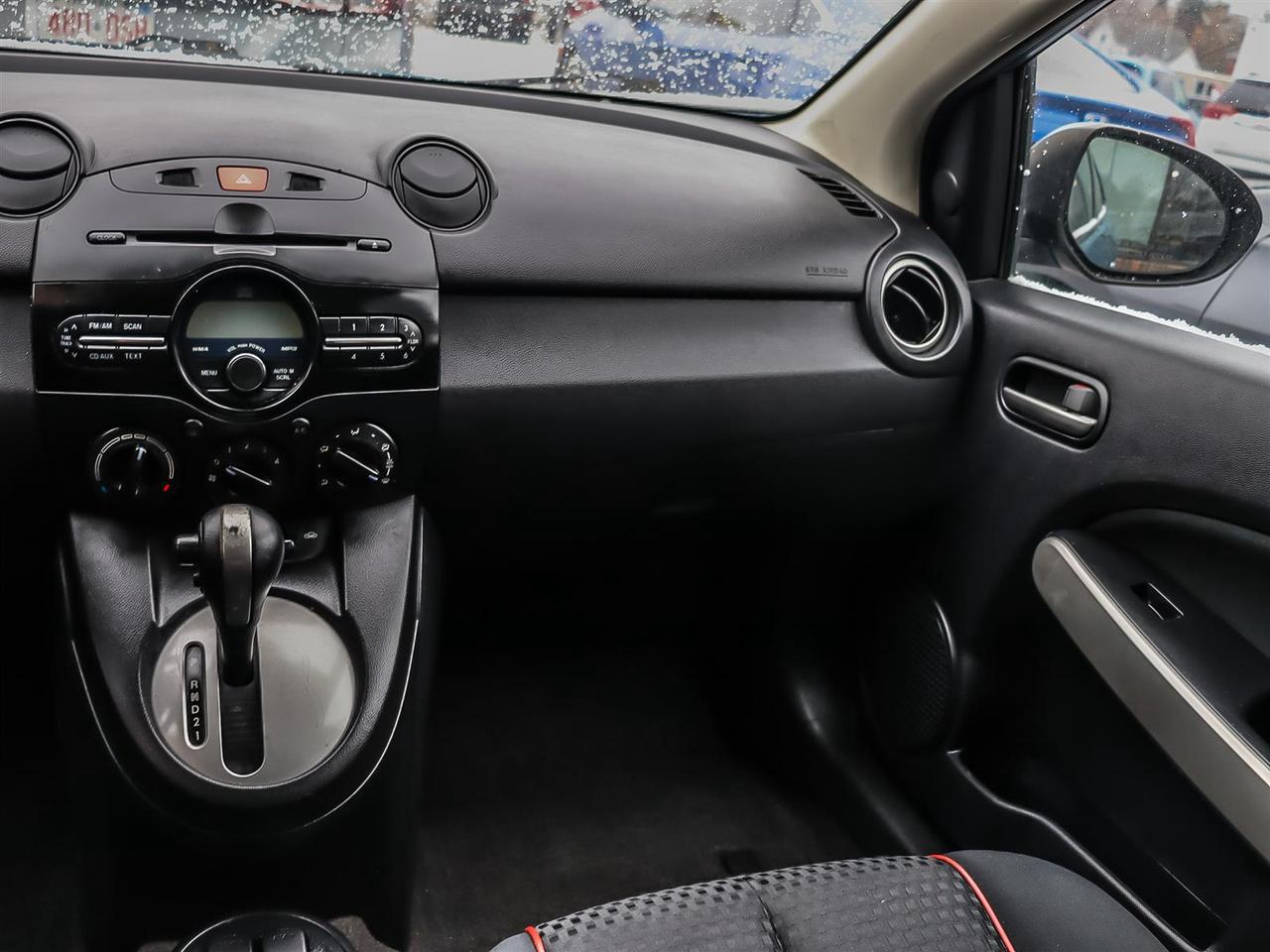 2011 Mazda MAZDA2  Photo3