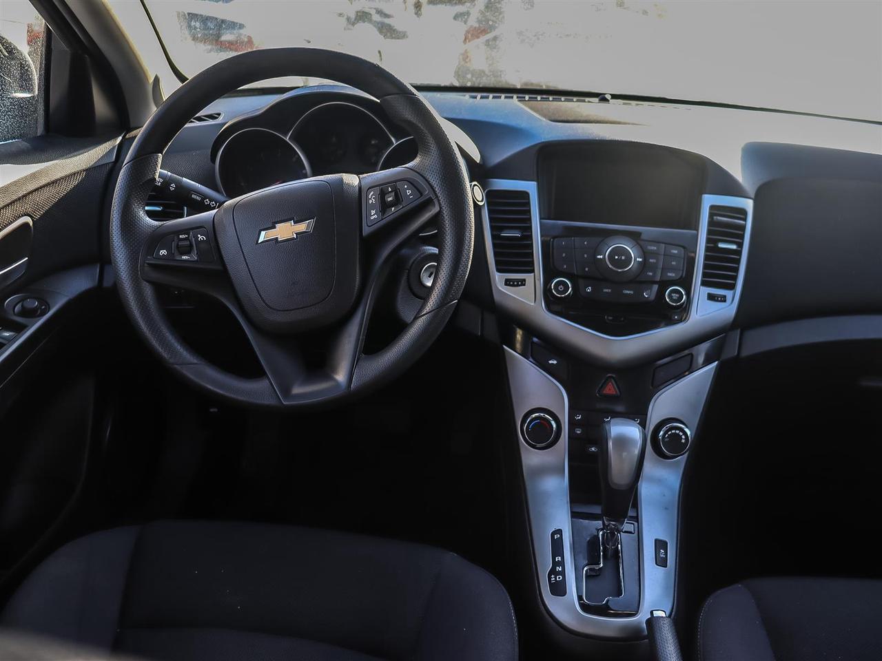 2015 Chevrolet Cruze  Photo2