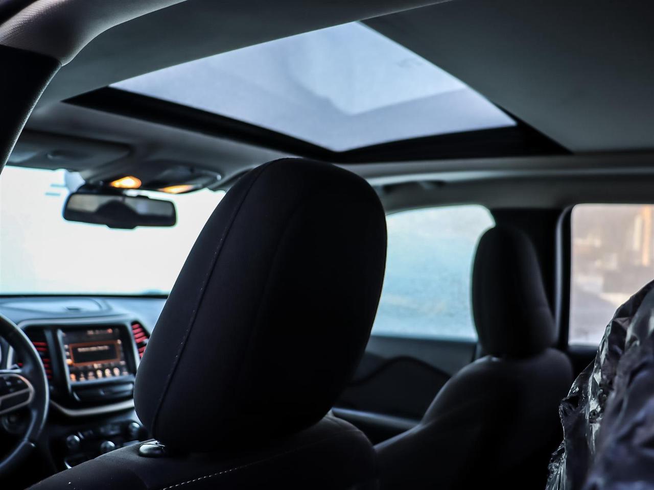 2017 Jeep Cherokee  Photo4