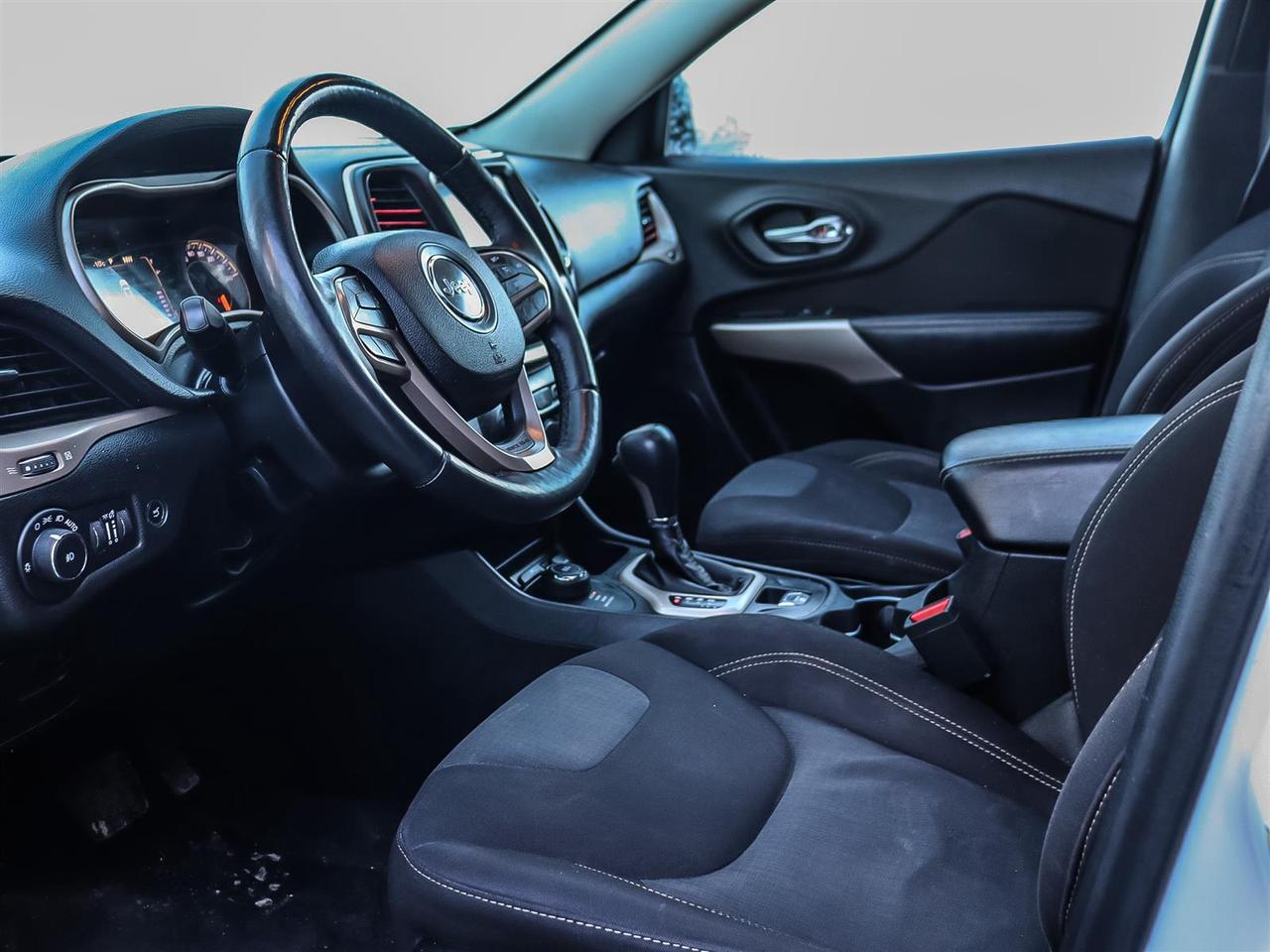 2017 Jeep Cherokee  Photo5