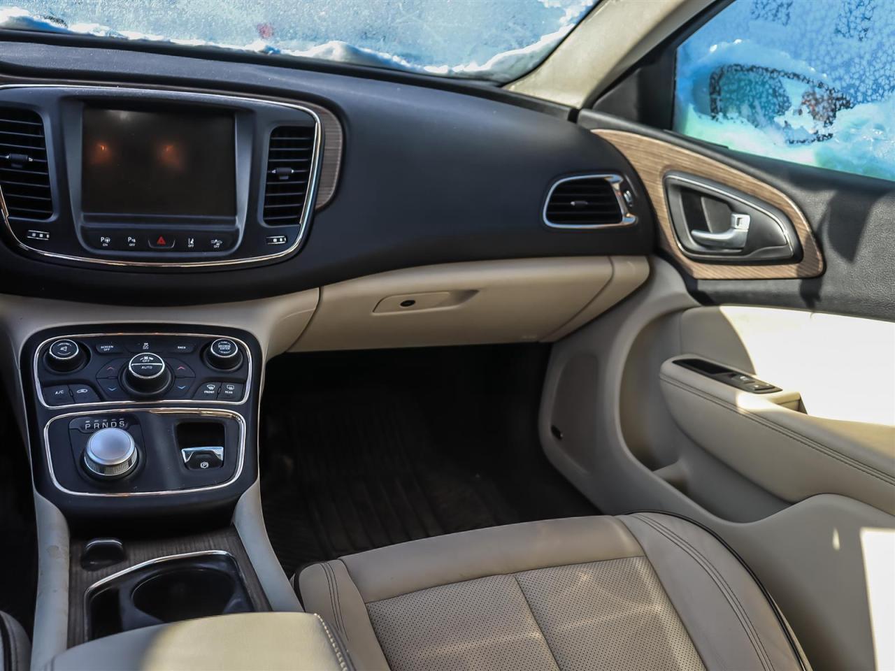 2015 Chrysler 200  Photo