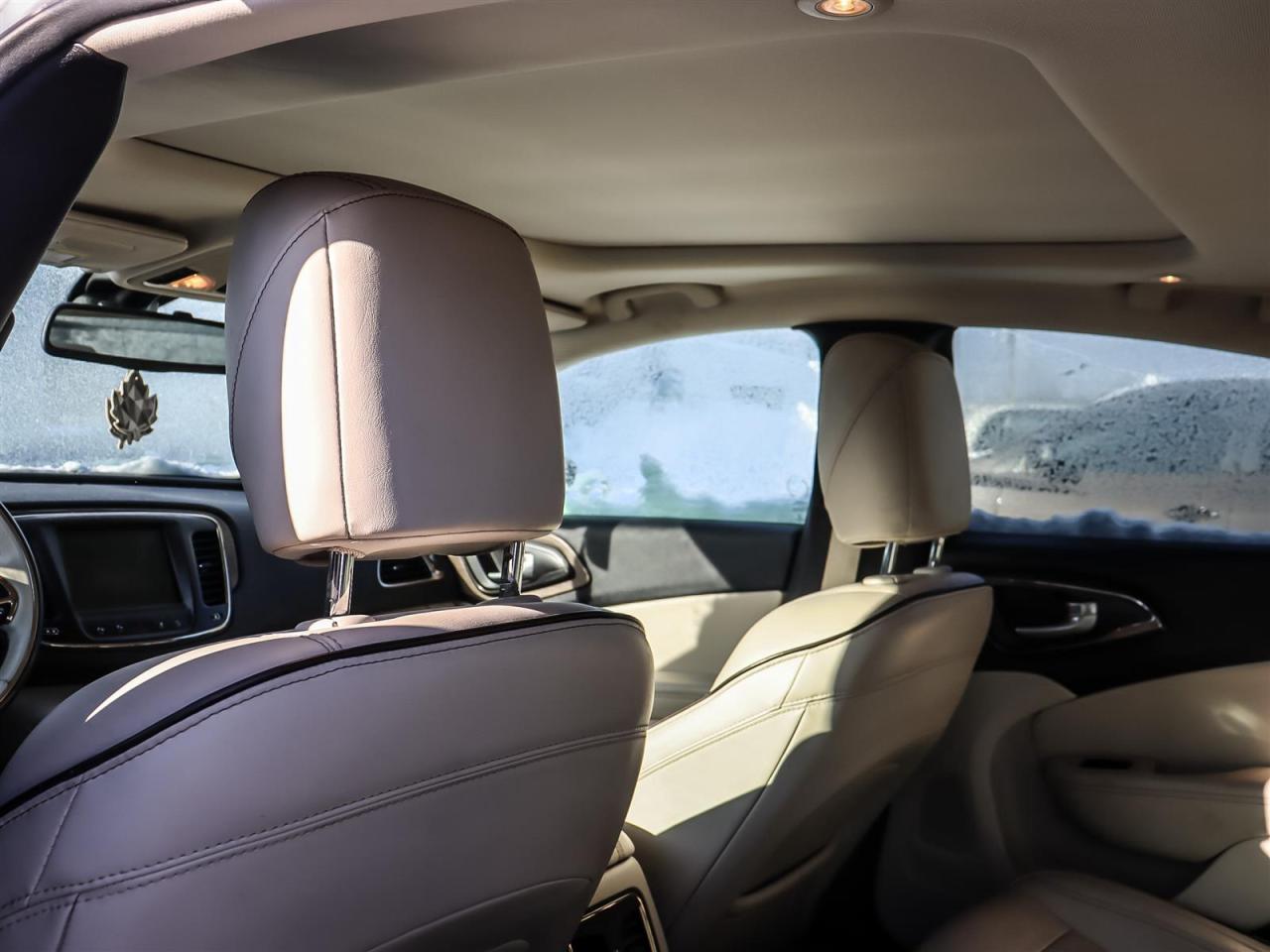 2015 Chrysler 200  Photo2