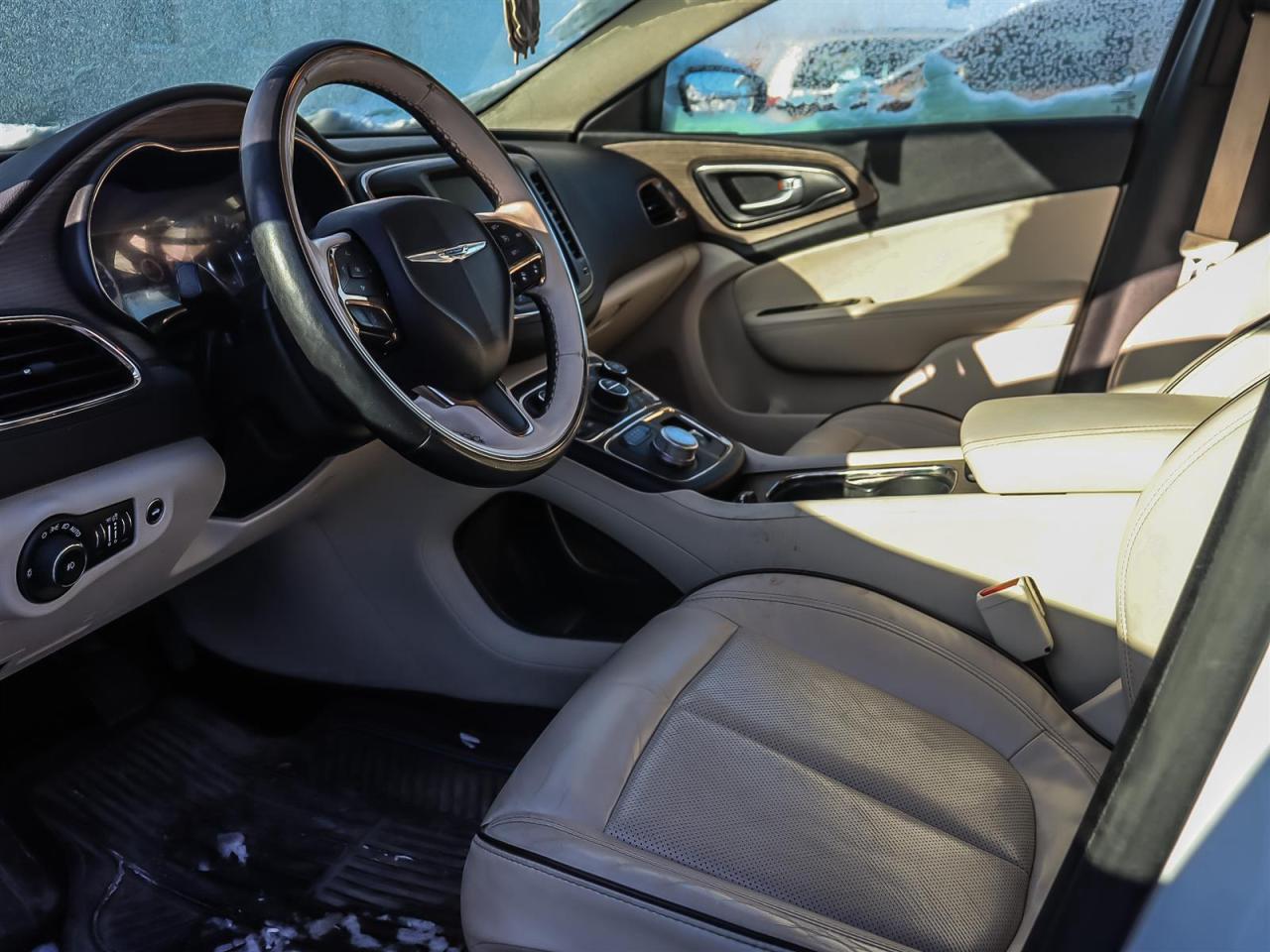 2015 Chrysler 200  Photo