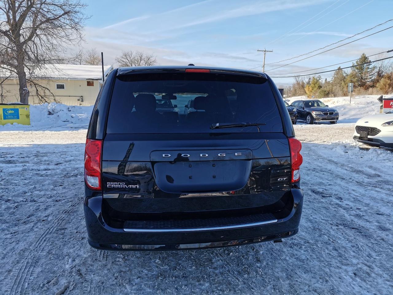 2020 Dodge Grand Caravan GT Photo3