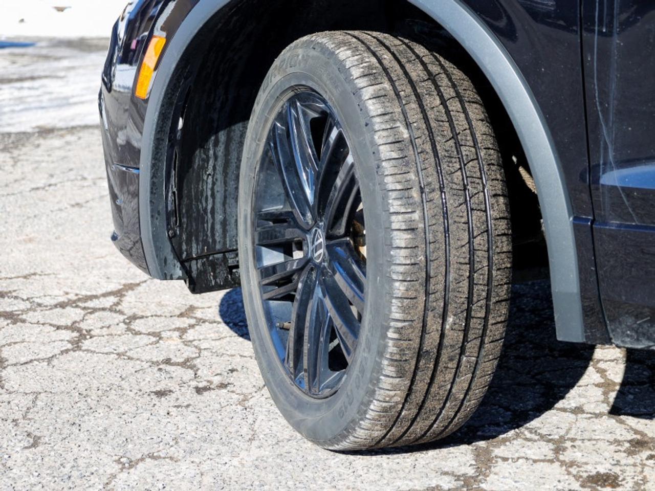 2022 Volkswagen Tiguan Comfortline R-Line Black Edition Photo