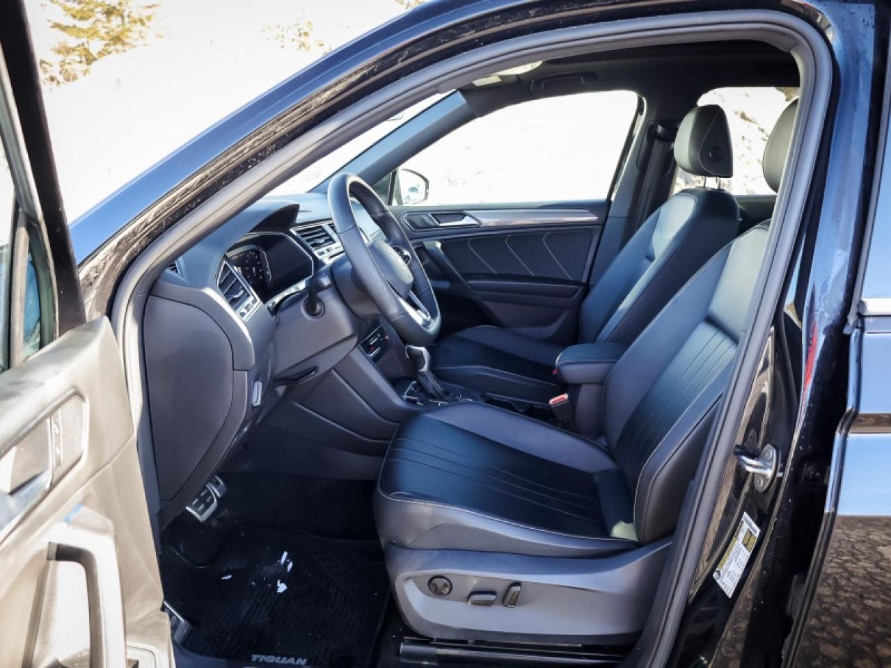 2022 Volkswagen Tiguan Comfortline R-Line Black Edition Photo