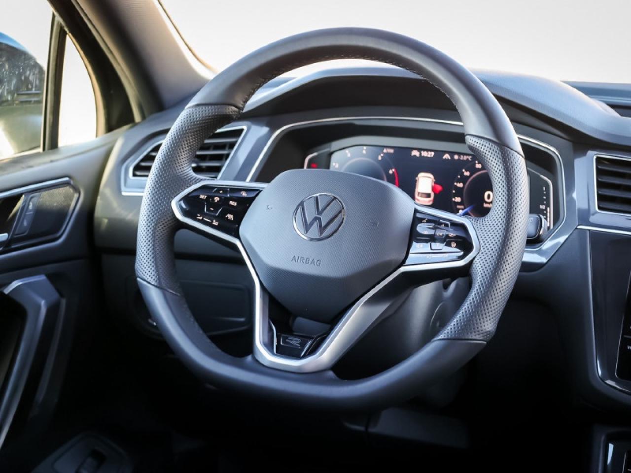 2022 Volkswagen Tiguan Comfortline R-Line Black Edition Photo