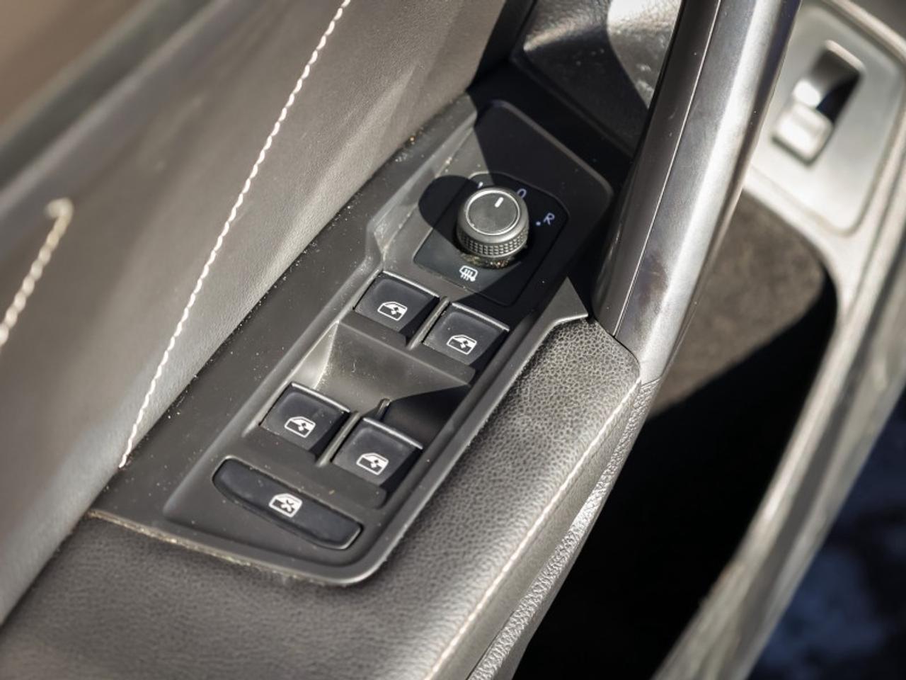 2022 Volkswagen Tiguan Comfortline R-Line Black Edition Photo