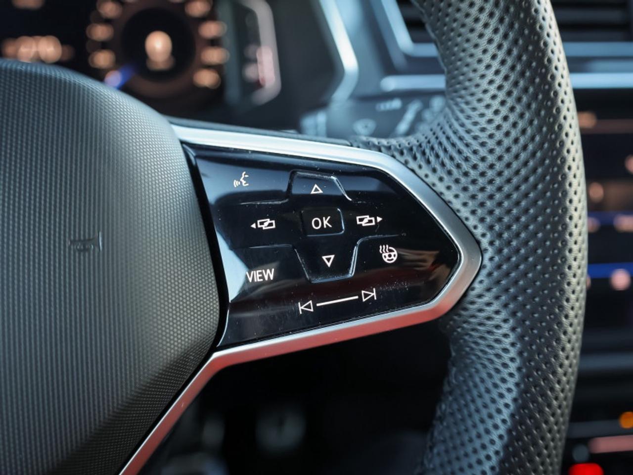 2022 Volkswagen Tiguan Comfortline R-Line Black Edition Photo