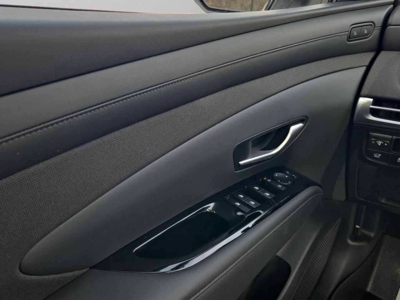 2025 Hyundai Tucson Hybrid Ultimate Photo