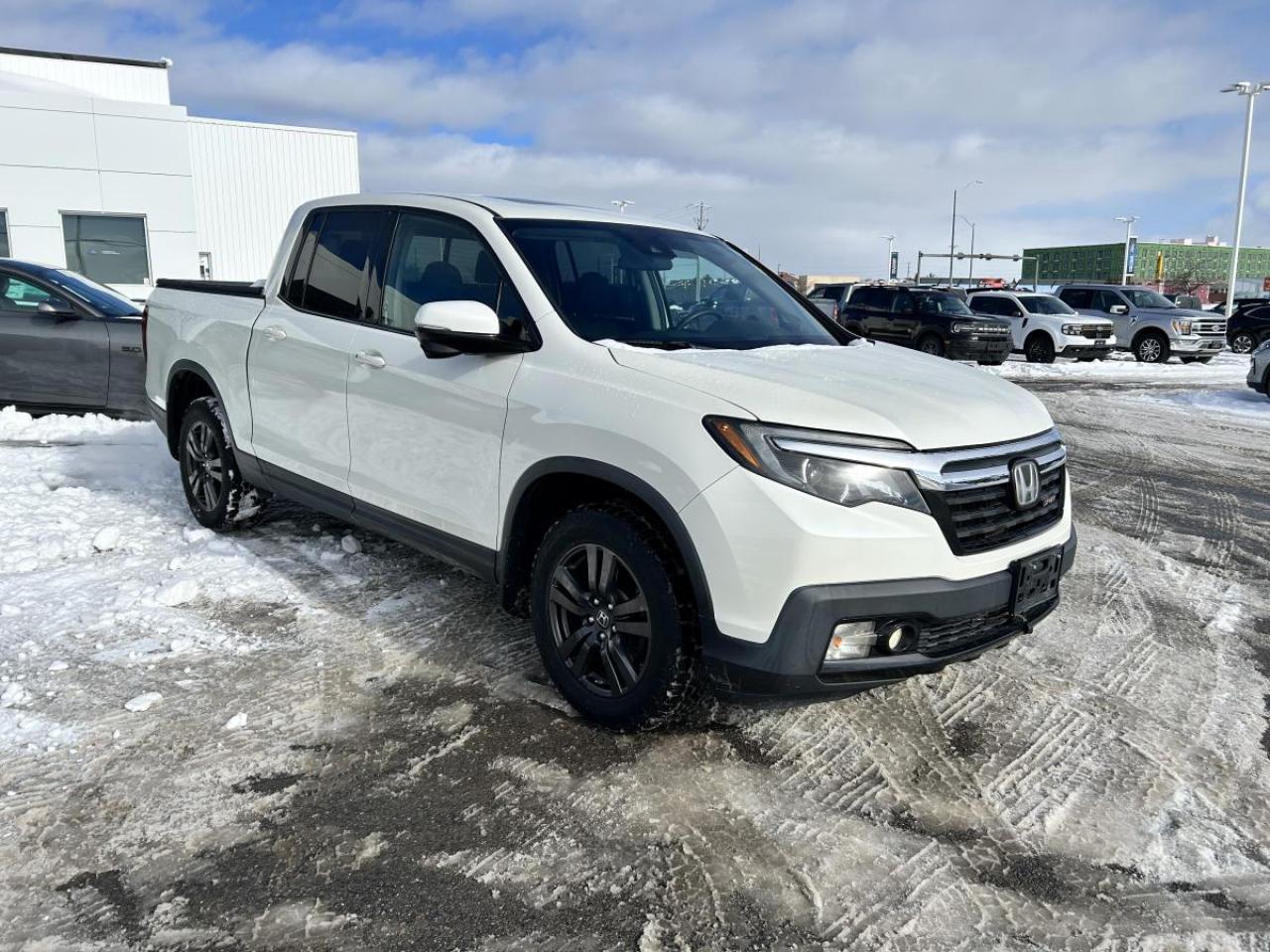 2017 Honda Ridgeline SPORT Photo2