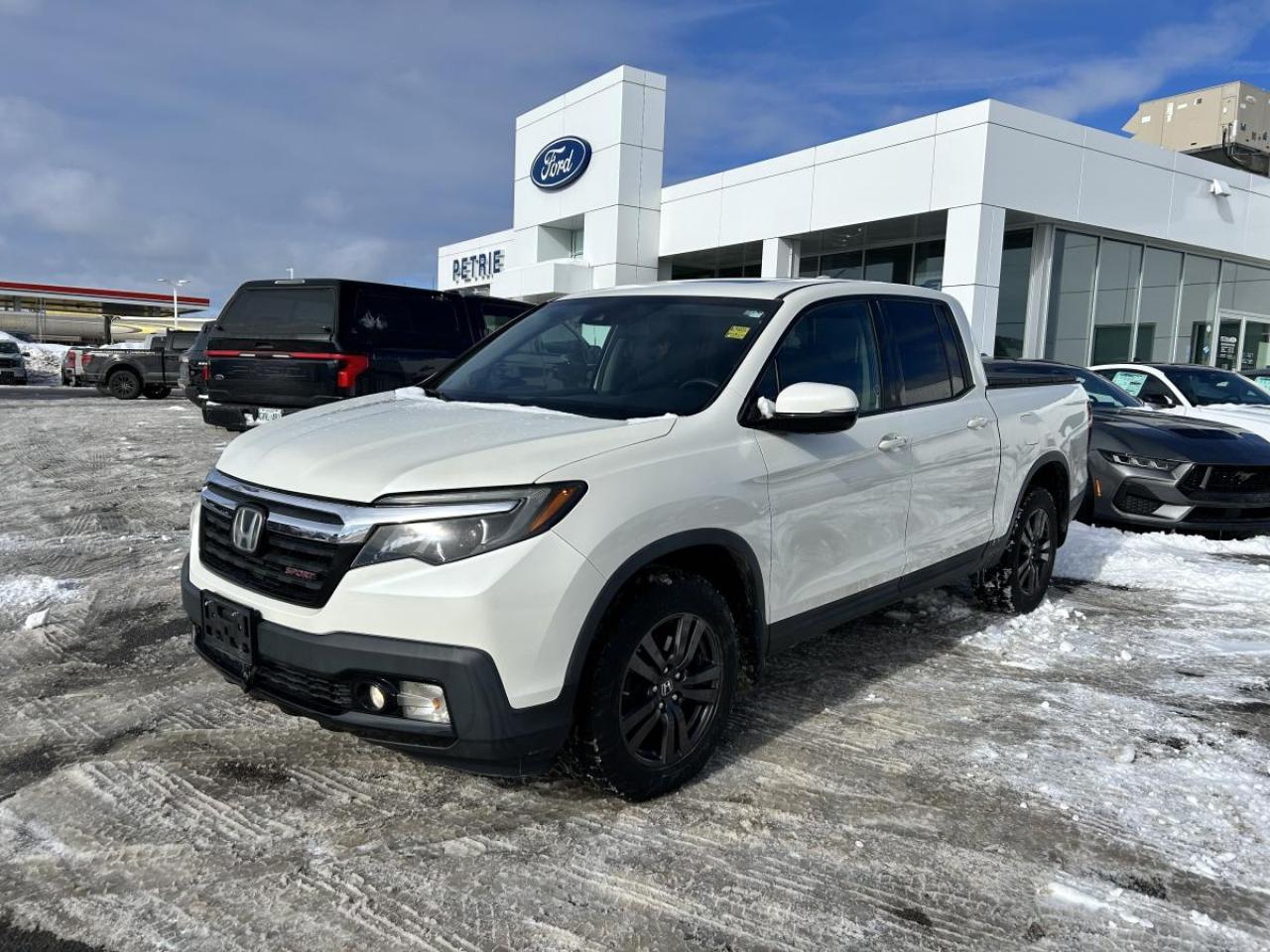 2017 Honda Ridgeline SPORT Photo0