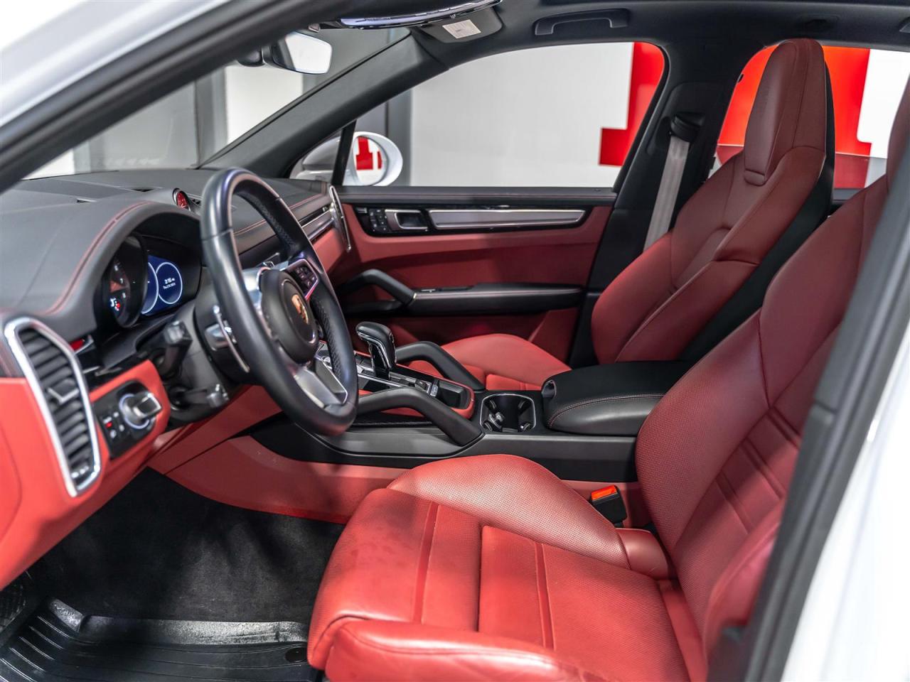 2023 Porsche Cayenne PLATINUM EDITION|PREMIUM PLUS|SPORT CHRONO PKG|SPORT SEATS Photo