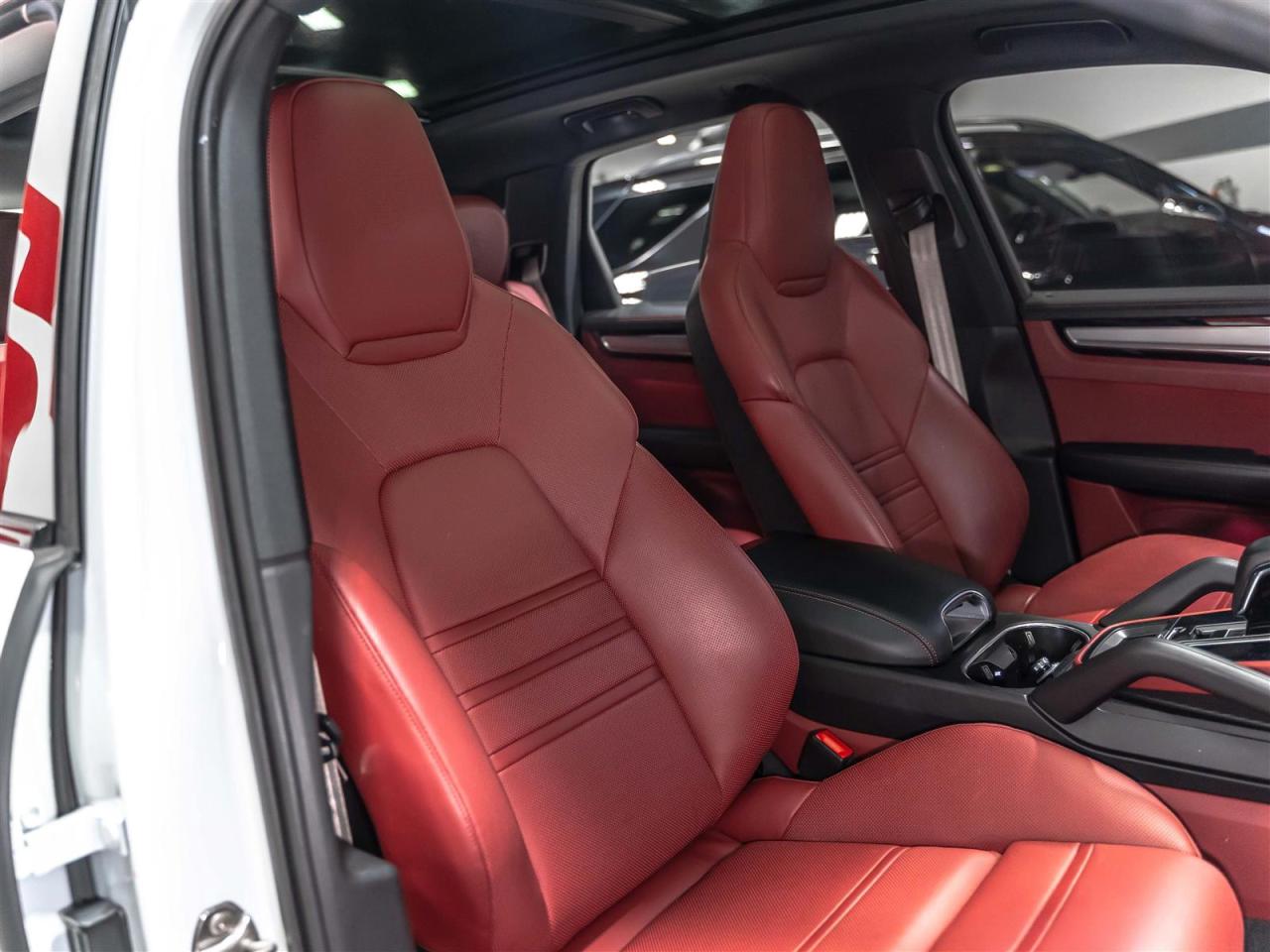 2023 Porsche Cayenne PLATINUM EDITION|PREMIUM PLUS|SPORT CHRONO PKG|SPORT SEATS Photo