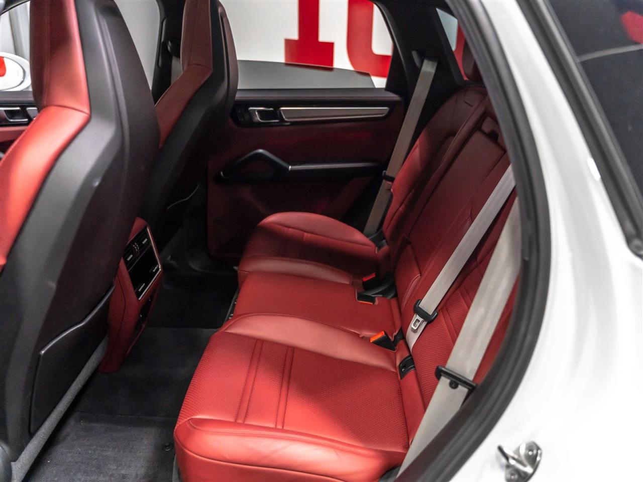 2023 Porsche Cayenne PLATINUM EDITION|PREMIUM PLUS|SPORT CHRONO PKG|SPORT SEATS Photo