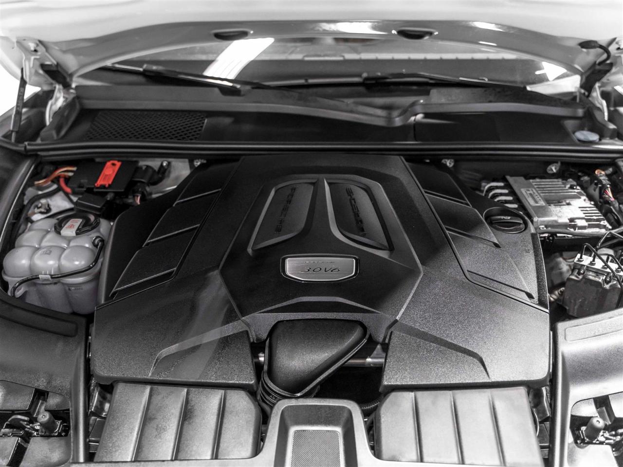 2023 Porsche Cayenne PLATINUM EDITION|PREMIUM PLUS|SPORT CHRONO PKG|SPORT SEATS Photo