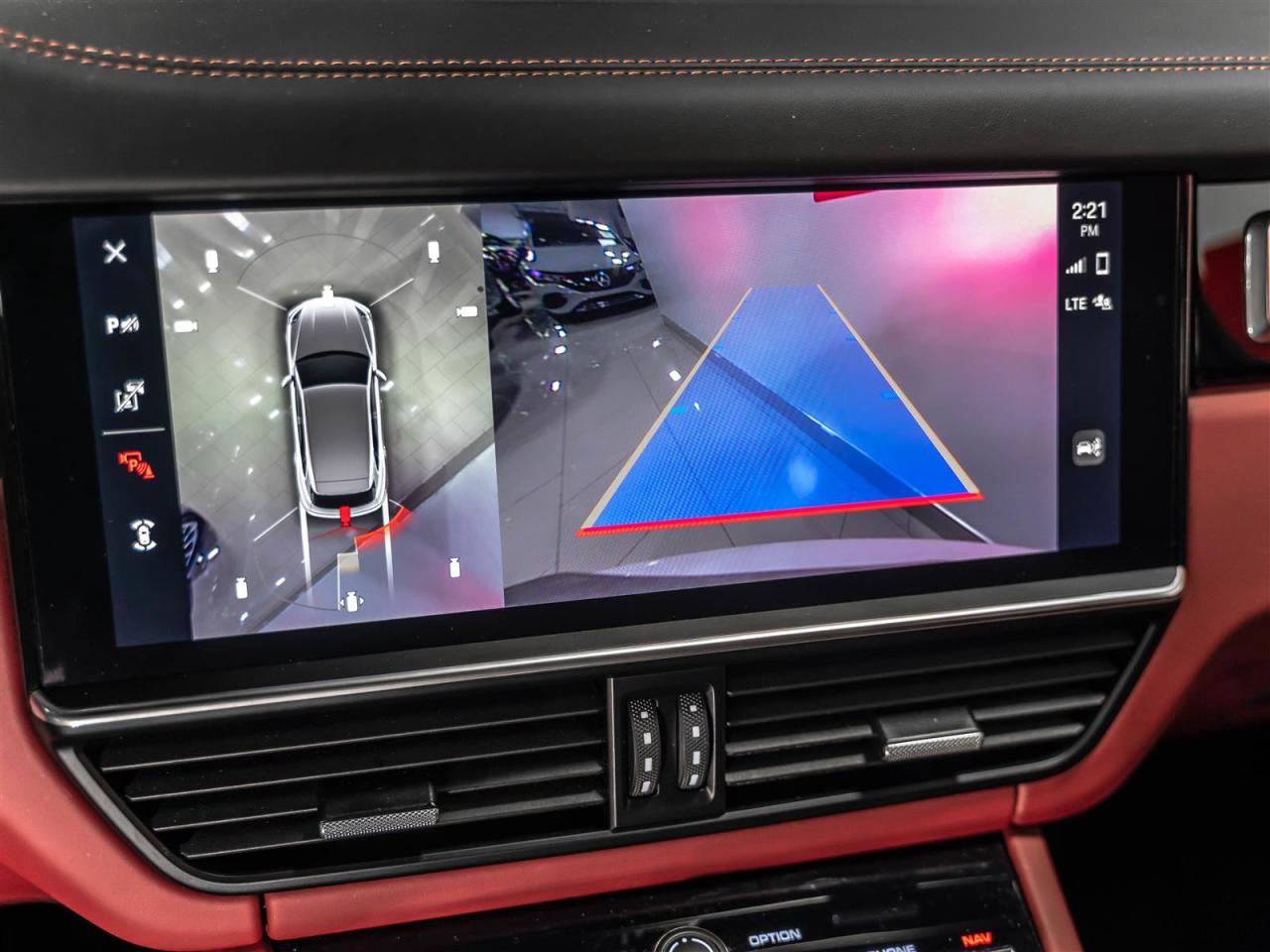 2023 Porsche Cayenne PLATINUM EDITION|PREMIUM PLUS|SPORT CHRONO PKG|SPORT SEATS Photo