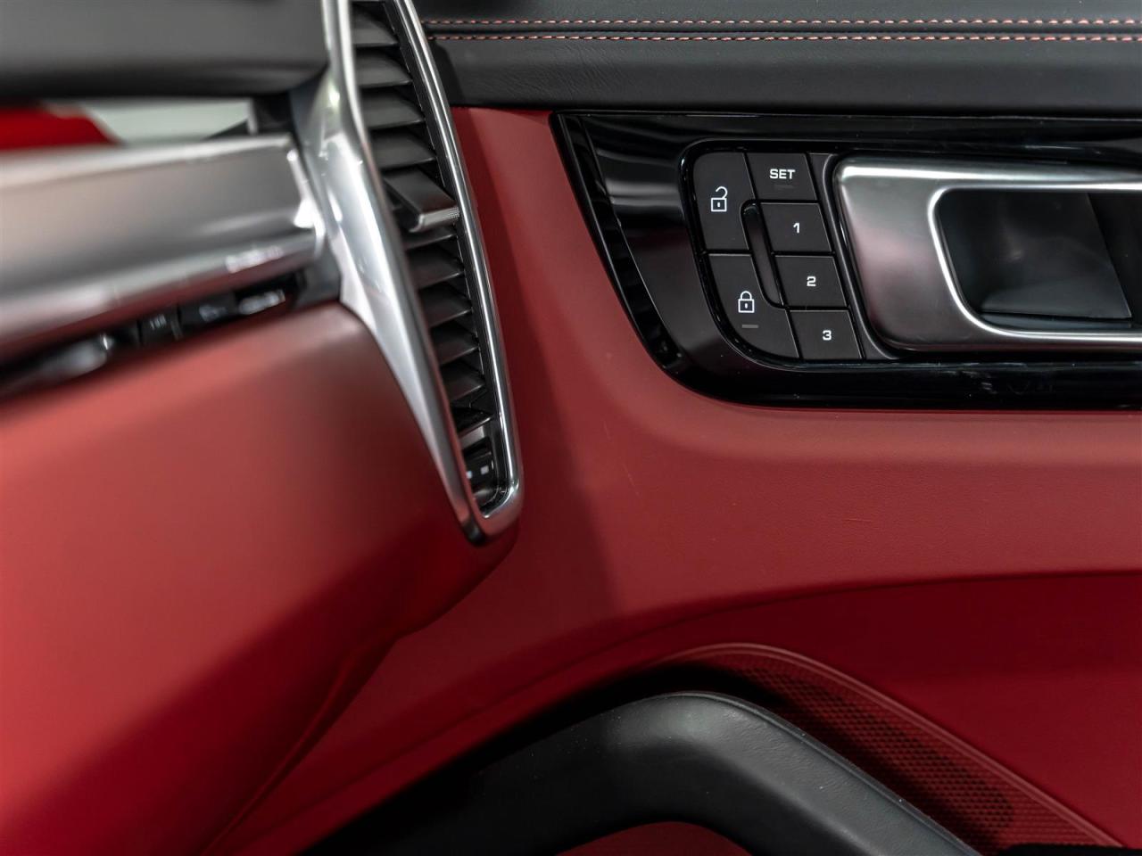 2023 Porsche Cayenne PLATINUM EDITION|PREMIUM PLUS|SPORT CHRONO PKG|SPORT SEATS Photo