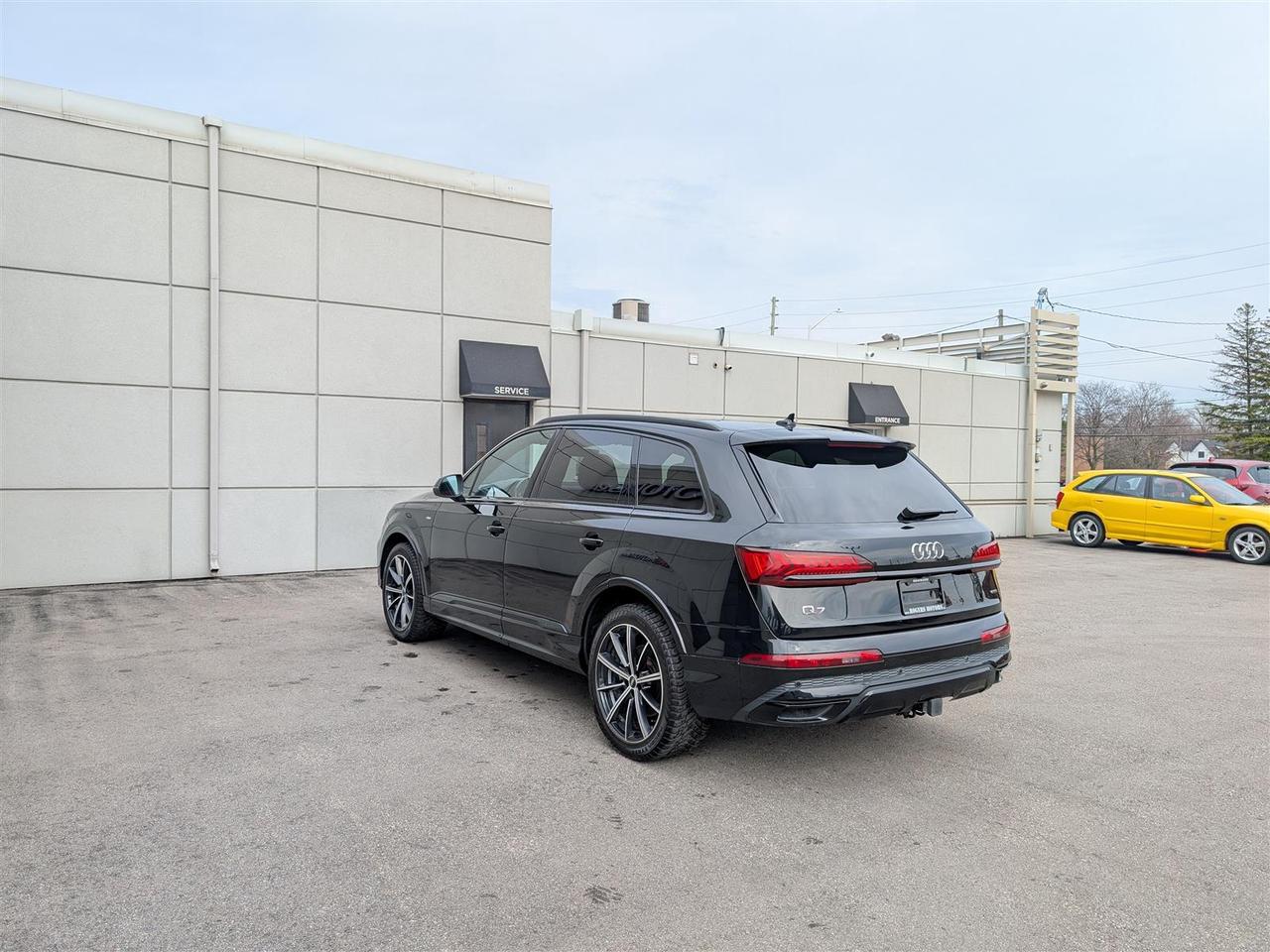 2022 Audi Q7 55 QTRO - 7 PASS - NAVI - PANO ROOF - TECH FEATS Photo2