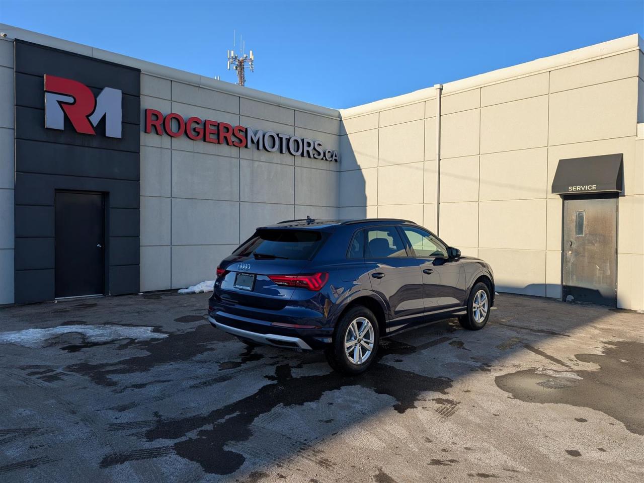 2023 Audi Q3 QTRO - PANO ROOF - LEATHER - REVERSE CAM Photo4