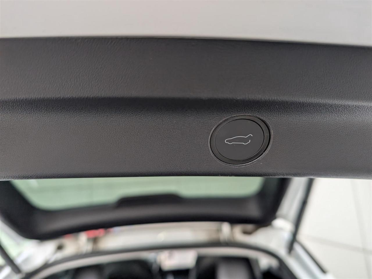 2020 Tesla Model Y LONG RANGE AWD - DUAL MOTOR Photo