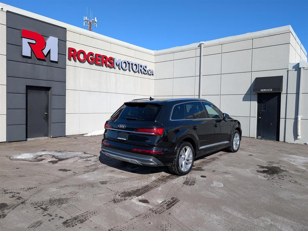 2022 Audi Q7 45 QTRO - 7 PASS - NAVI - PANO ROOF - TECH FEATS Photo4