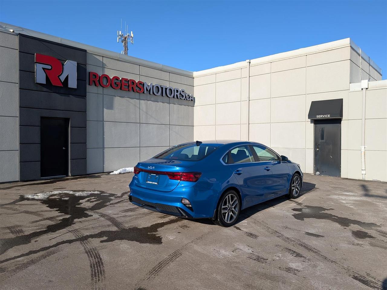 2024 Kia Forte EX + SUNROOF - HTD SEATS - REVERSE CAM - BLINDSPOT Photo