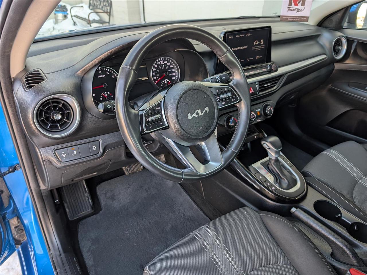 2024 Kia Forte EX + SUNROOF - HTD SEATS - REVERSE CAM - BLINDSPOT Photo