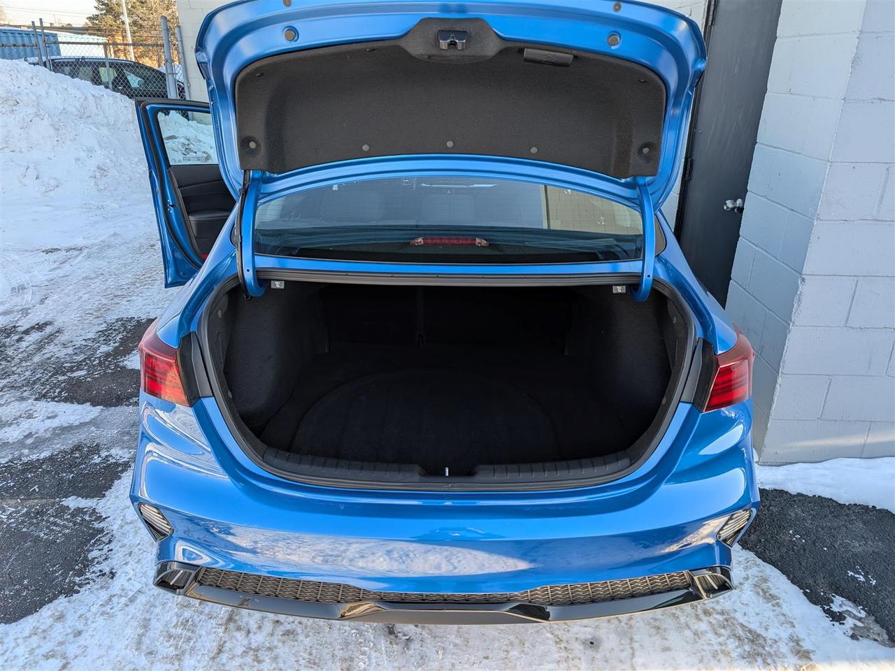 2024 Kia Forte EX + SUNROOF - HTD SEATS - REVERSE CAM - BLINDSPOT Photo