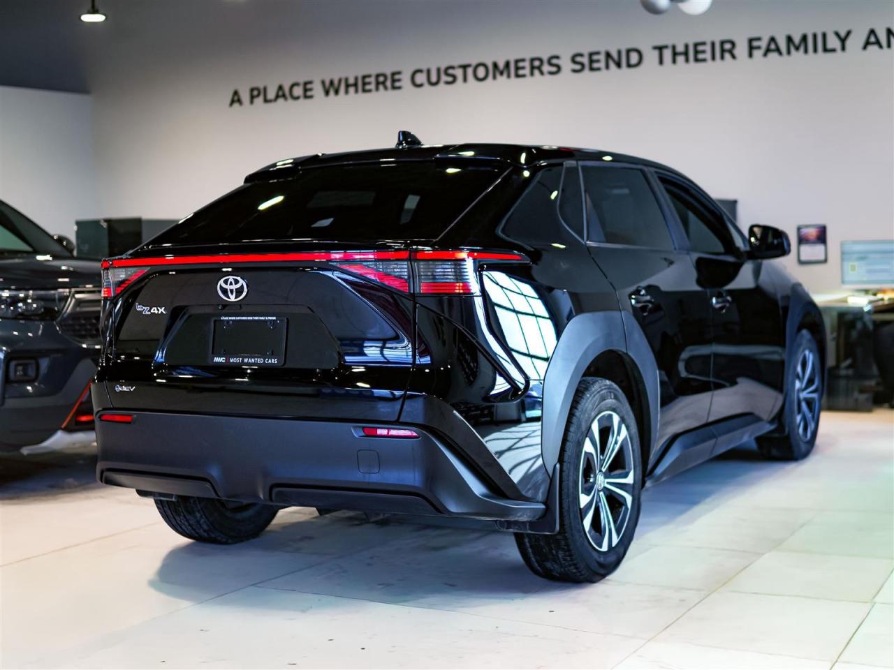 2024 Toyota bZ4X XLE | NO ACCIDENTS | HEATED STEERING | PUSH BUTTON Photo