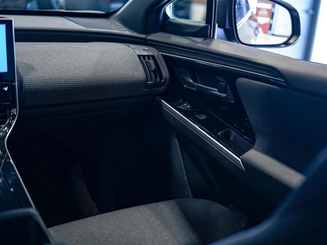 2024 Toyota bZ4X XLE | NO ACCIDENTS | HEATED STEERING | PUSH BUTTON Photo