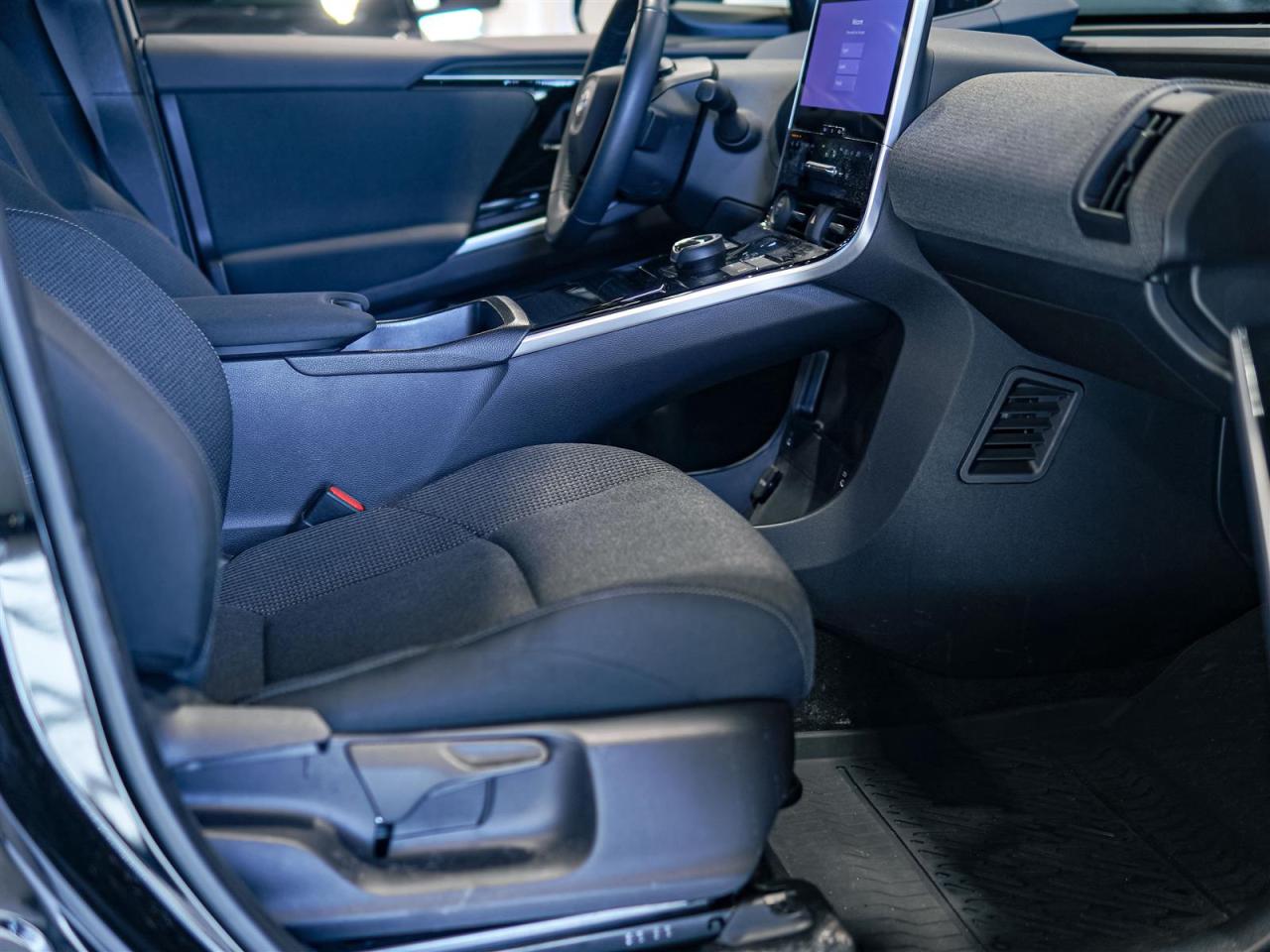 2024 Toyota bZ4X XLE | NO ACCIDENTS | HEATED STEERING | PUSH BUTTON Photo