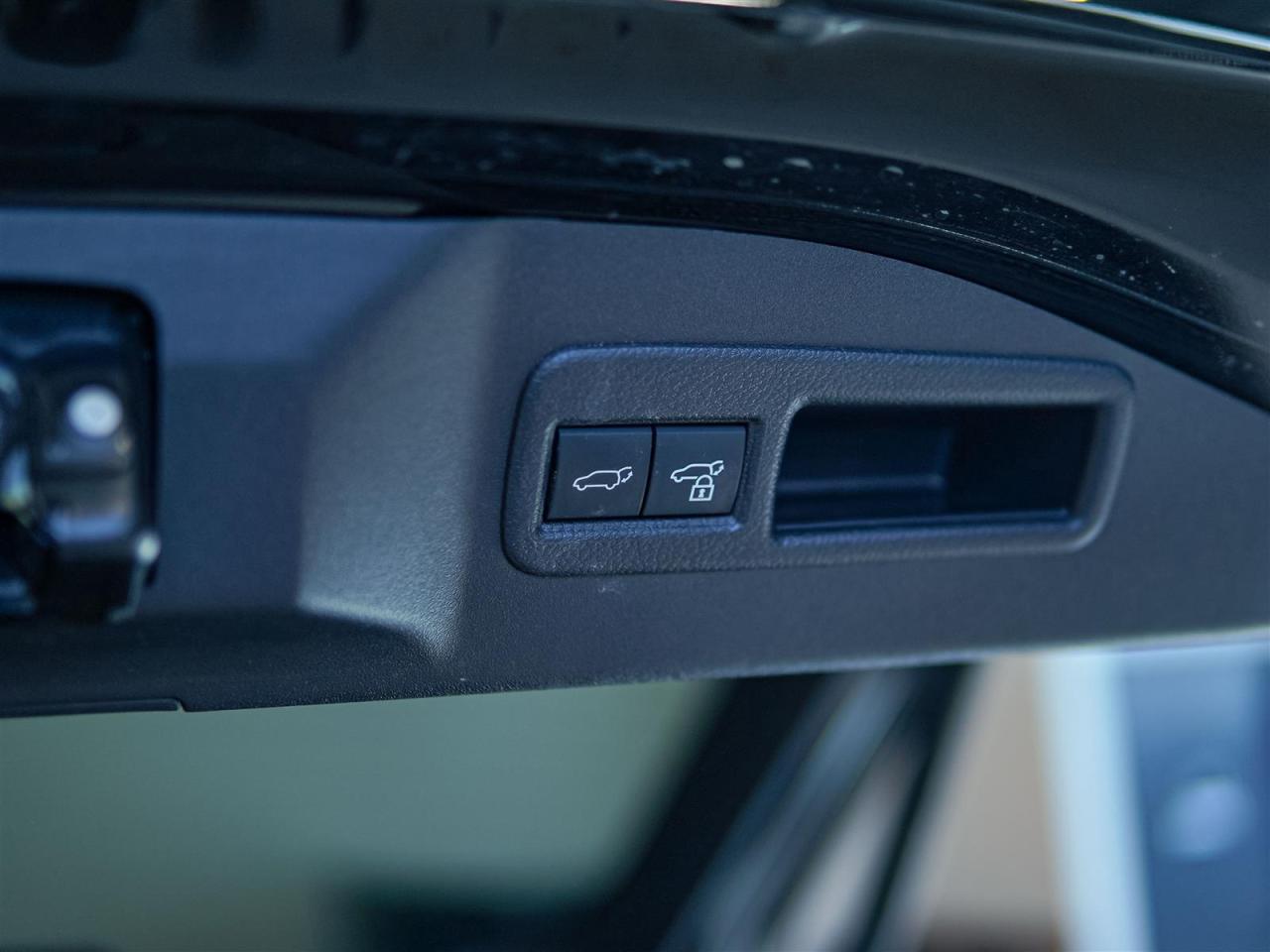 2024 Toyota bZ4X XLE | NO ACCIDENTS | HEATED STEERING | PUSH BUTTON Photo