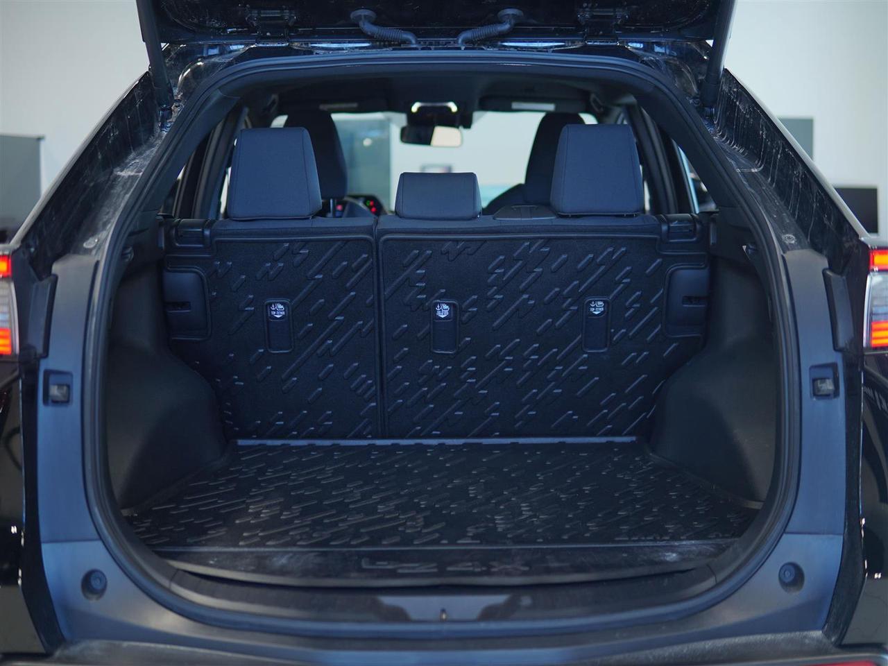 2024 Toyota bZ4X XLE | NO ACCIDENTS | HEATED STEERING | PUSH BUTTON Photo