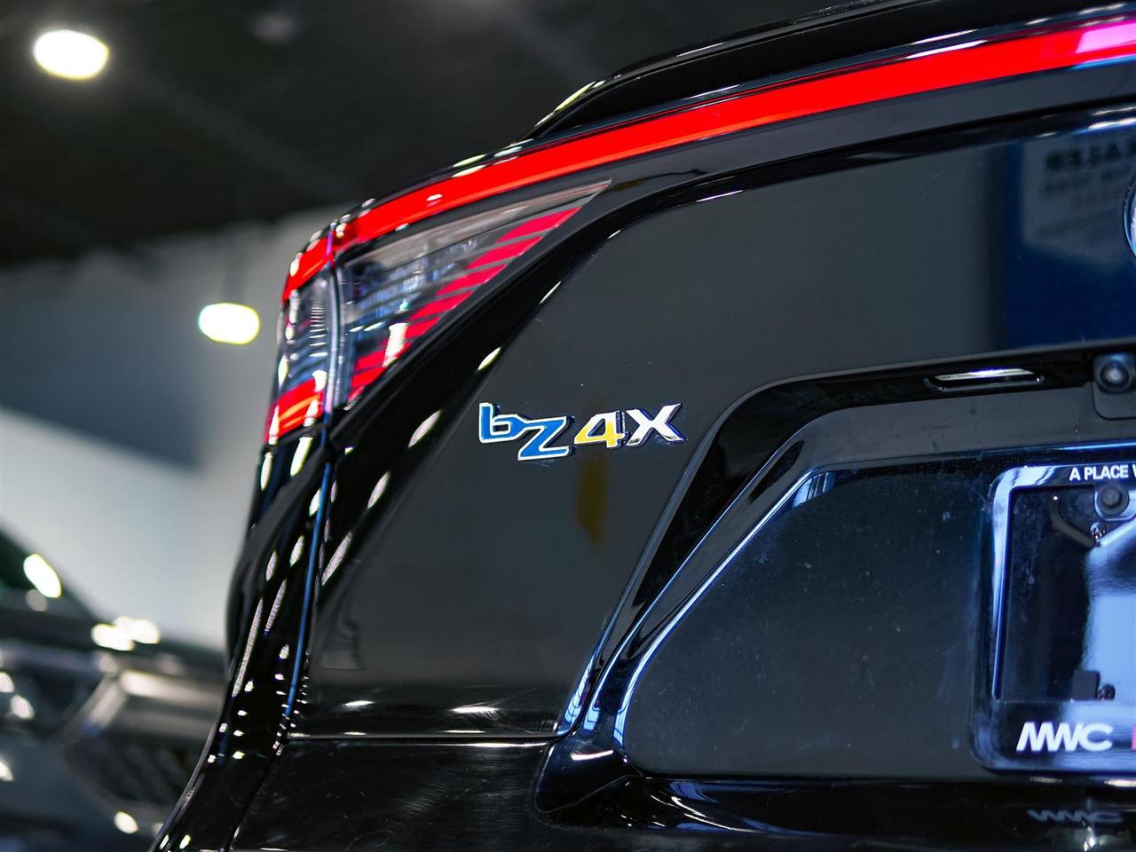 2024 Toyota bZ4X XLE | NO ACCIDENTS | HEATED STEERING | PUSH BUTTON Photo