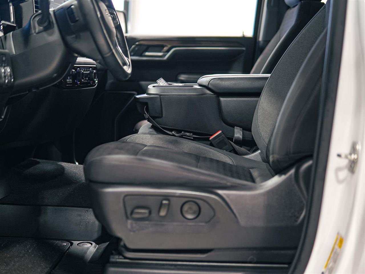 2024 Chevrolet Silverado 1500 LT CREW CAB 4WD | NO ACCIDENTS | BIG SCREEN Photo