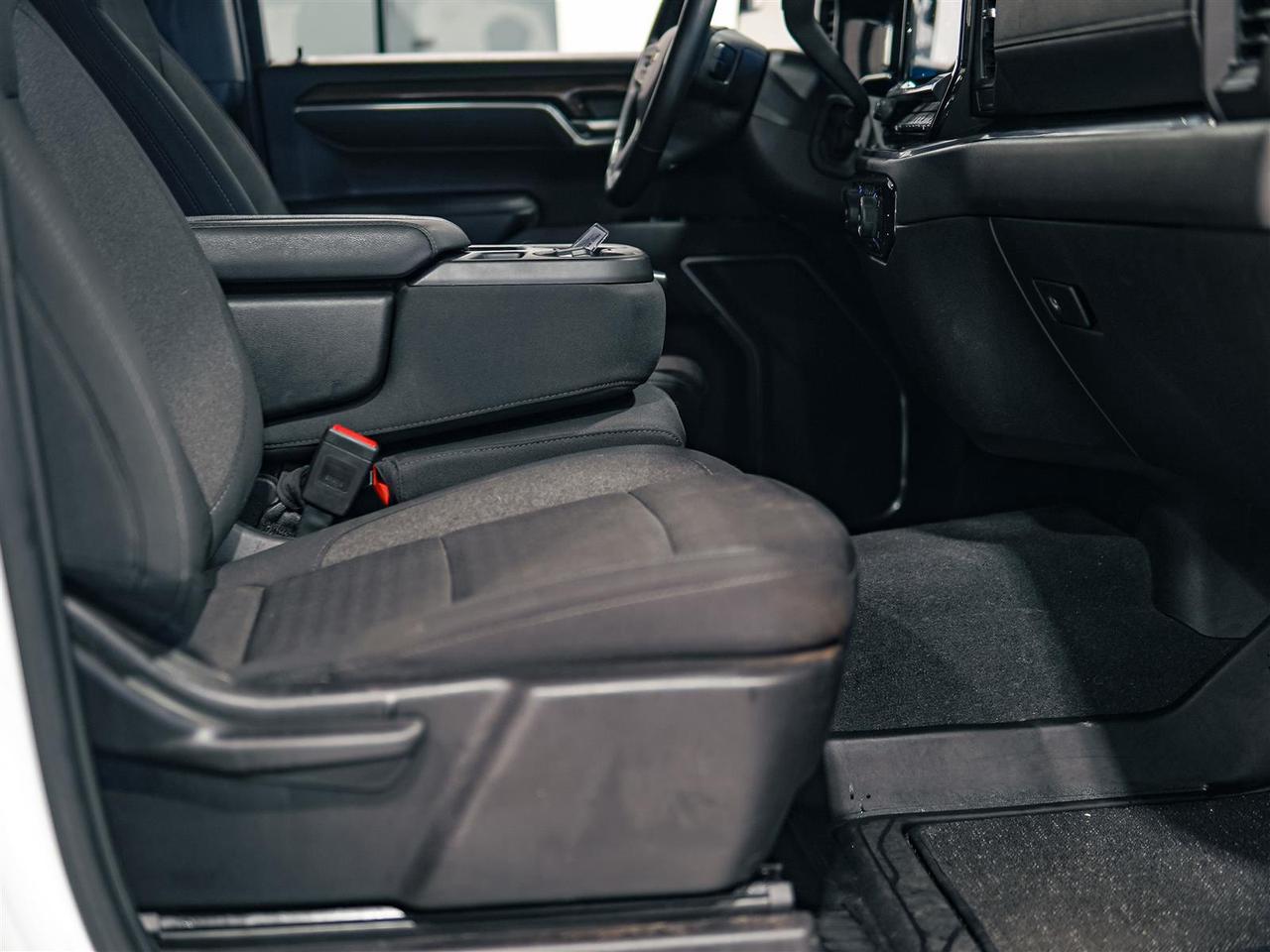 2024 Chevrolet Silverado 1500 LT CREW CAB 4WD | NO ACCIDENTS | BIG SCREEN Photo