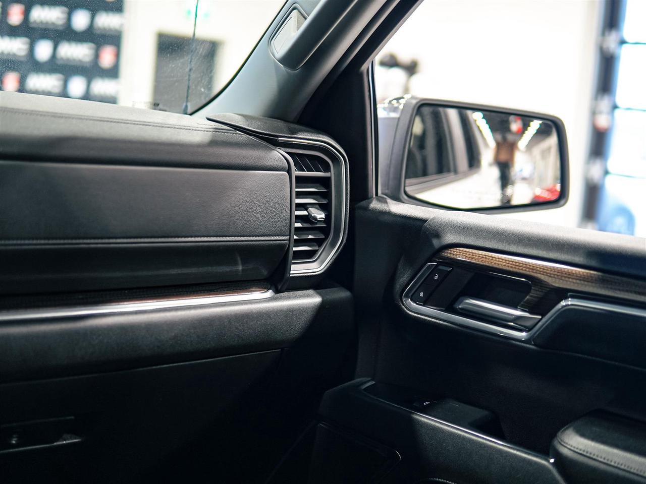 2024 Chevrolet Silverado 1500 LT CREW CAB 4WD | NO ACCIDENTS | BIG SCREEN Photo