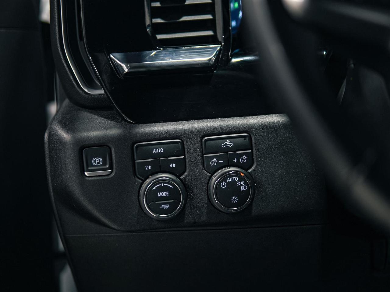 2024 Chevrolet Silverado 1500 LT CREW CAB 4WD | NO ACCIDENTS | BIG SCREEN Photo