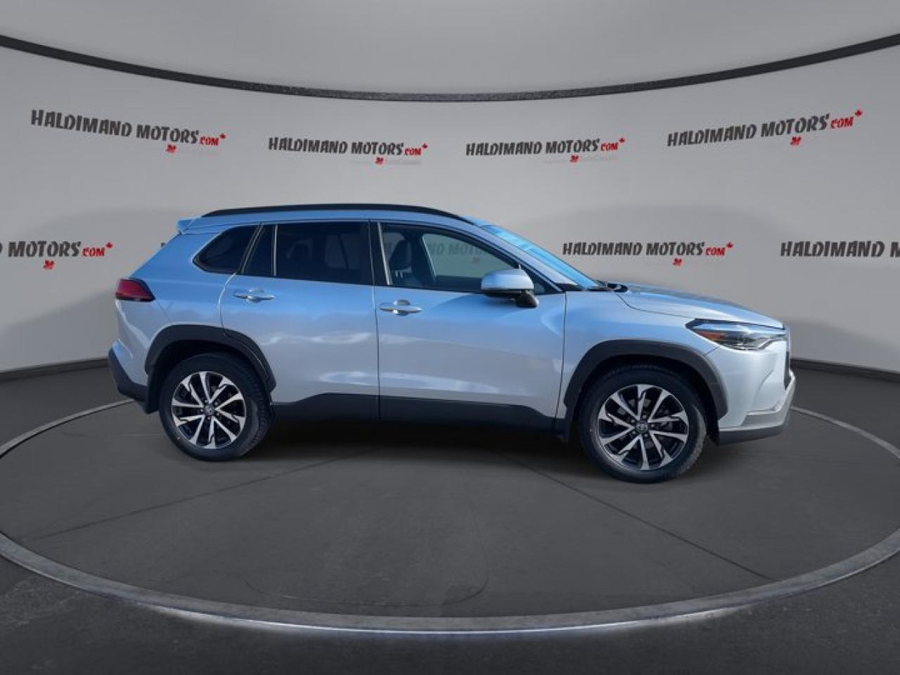 2024 Toyota Corolla Cross XLE Photo