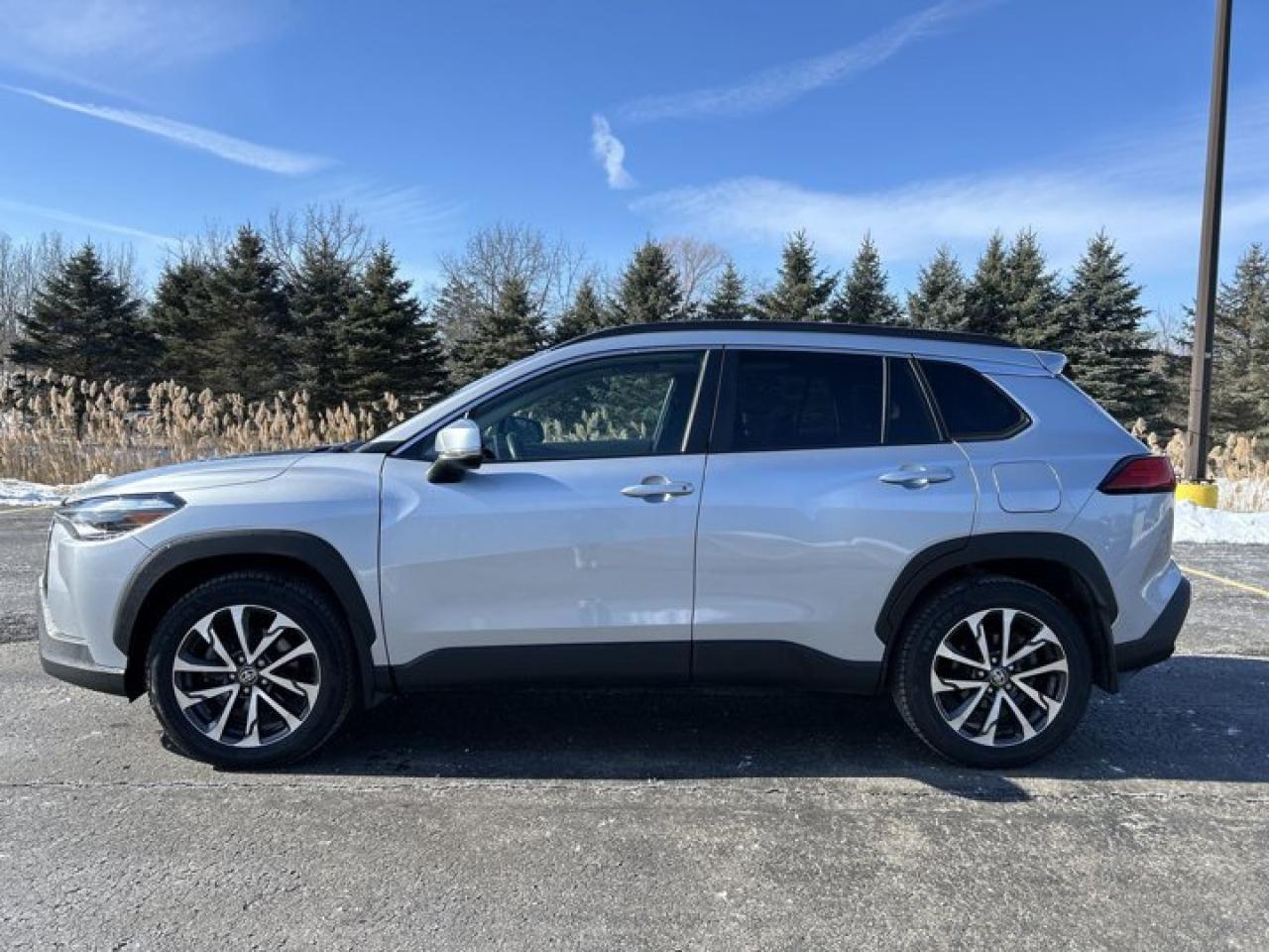 2024 Toyota Corolla Cross XLE Photo