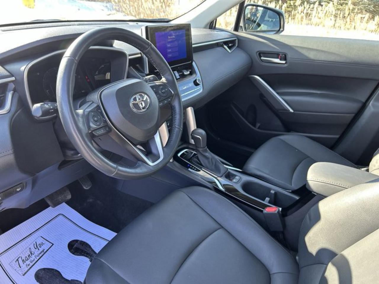 2024 Toyota Corolla Cross XLE Photo