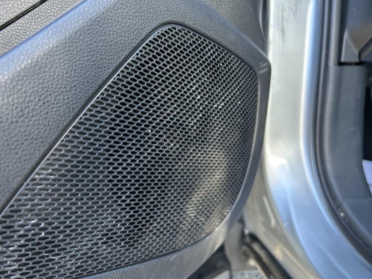 2024 Toyota Corolla Cross XLE Photo