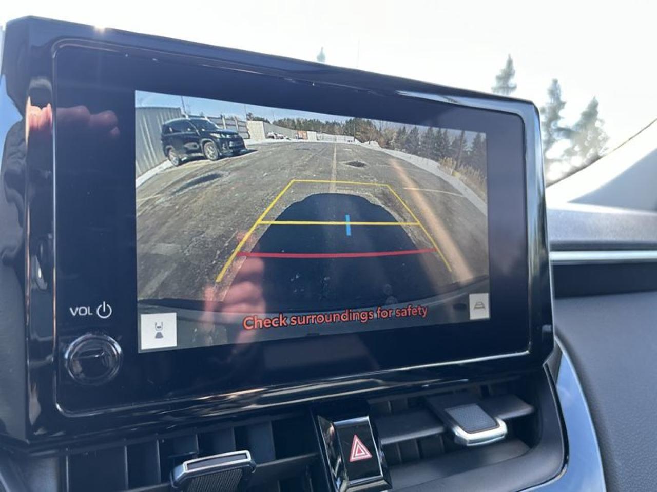 2024 Toyota Corolla Cross XLE Photo